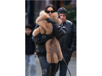 Mit einem Look bestätigt Irina Shayk den Trend in diesem Winter.